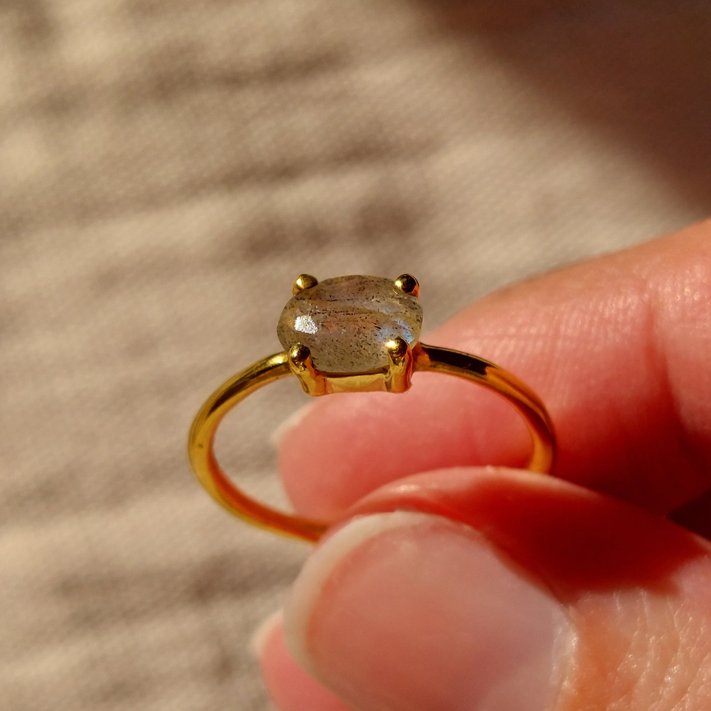 Anillo Lyra – Labradorita